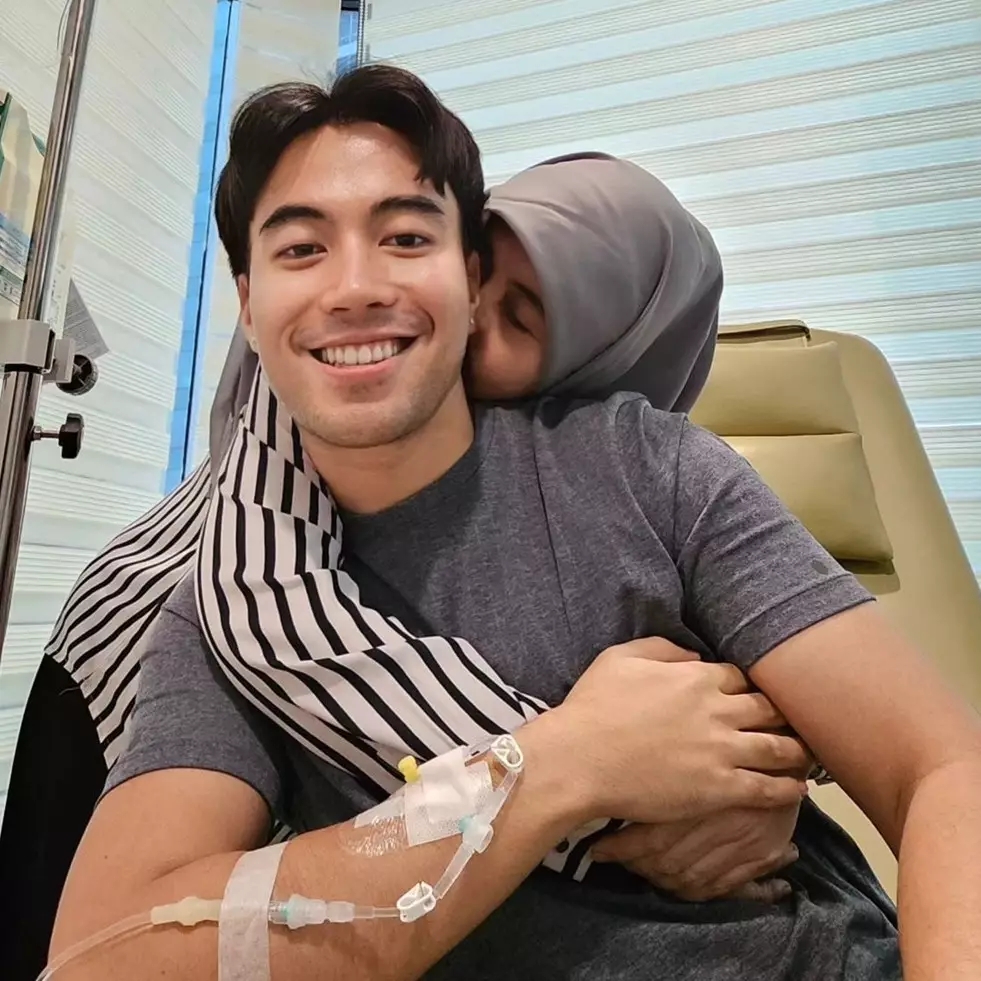 Dicibir tak ada saat Vidi Aldiano jalani kemoterapi, intip 7 momen Sheila Dara temani suami