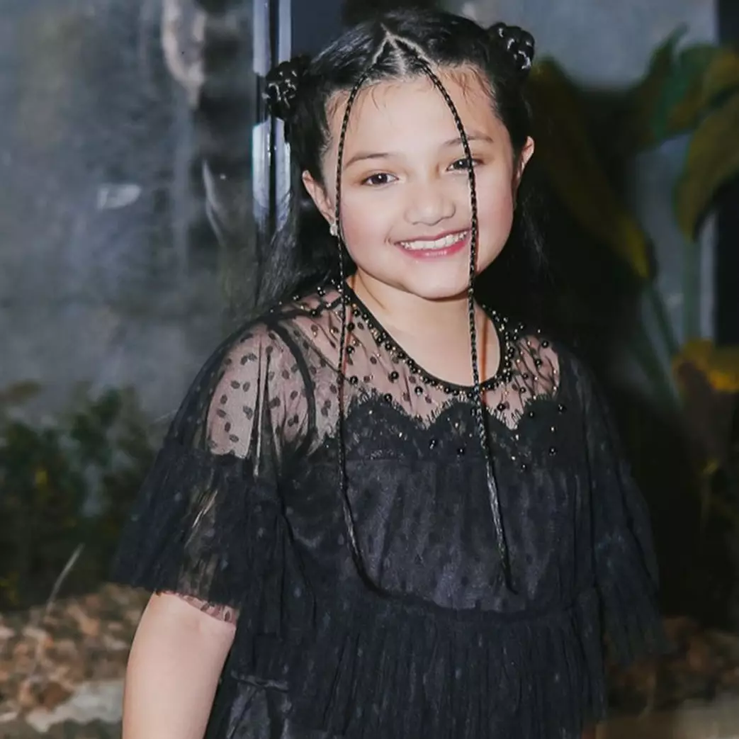 Parasnya disebut bak boneka hidup, 11 potret Arsy Hermansyah pakai kebaya ini bikin gemas