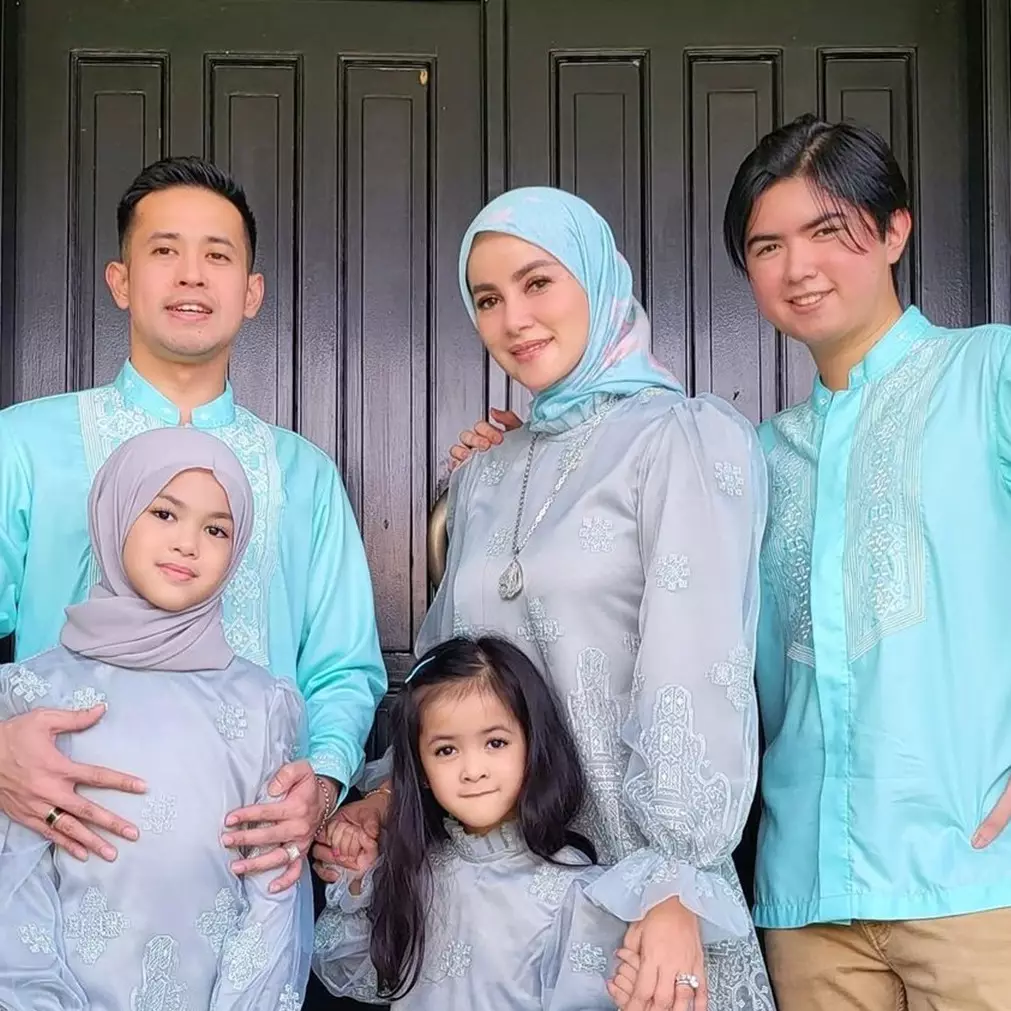 8 Potret Olla Ramlan &amp; Aufar Hutapea kompak dampingi anak sekolah usai cerai, ramai didoakan rujuk