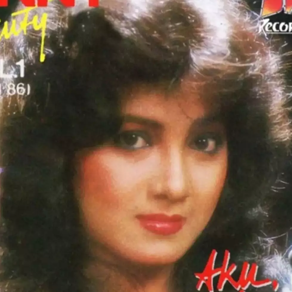 Cantiknya tak luntur meski sudah jadi nenek, ini 11 transformasi Fenny Bauty yang awet muda di usia 57