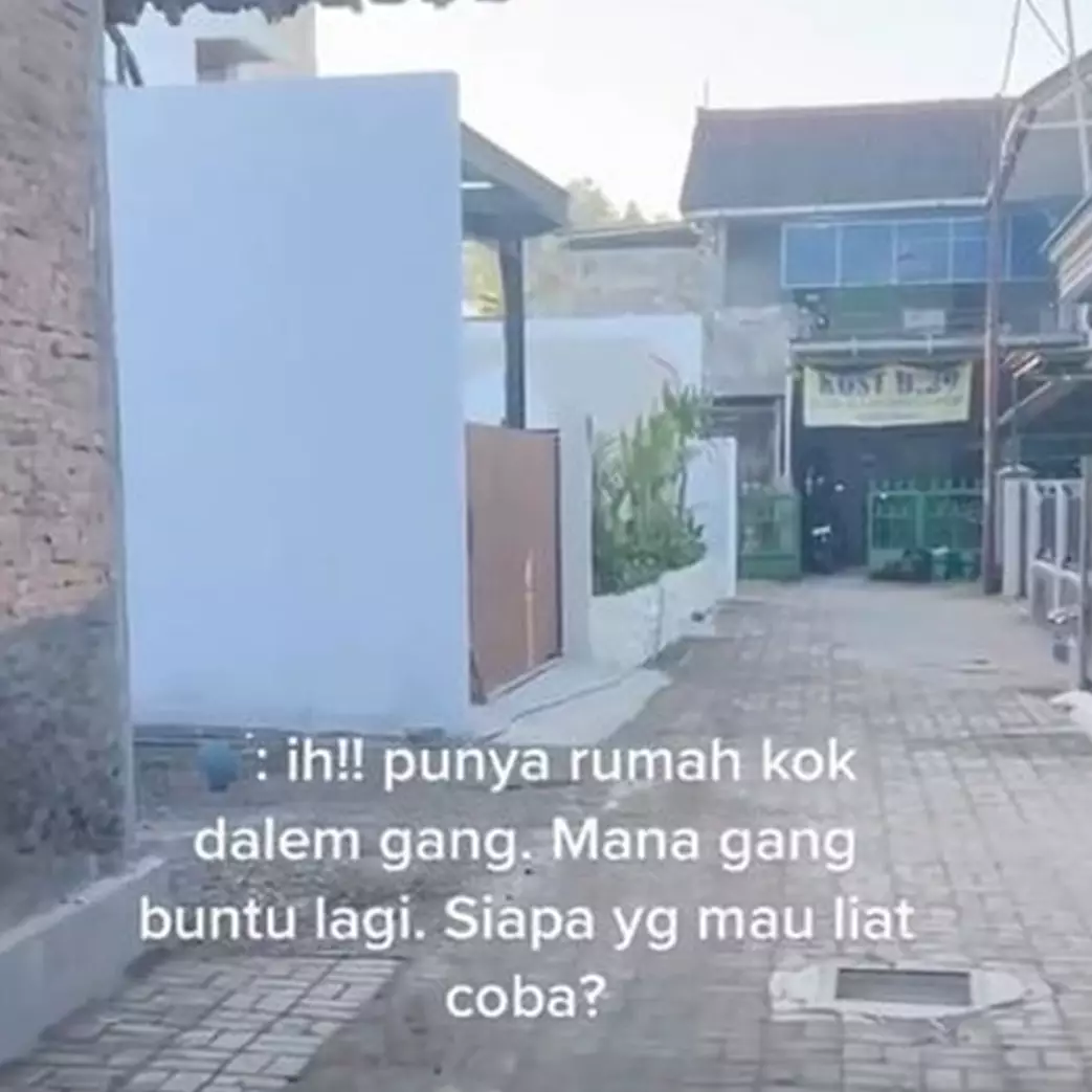 9 Potret rumah nyempil di gang buntu berdesain mirip vila di Santorini, cocok untuk kaum antisombong