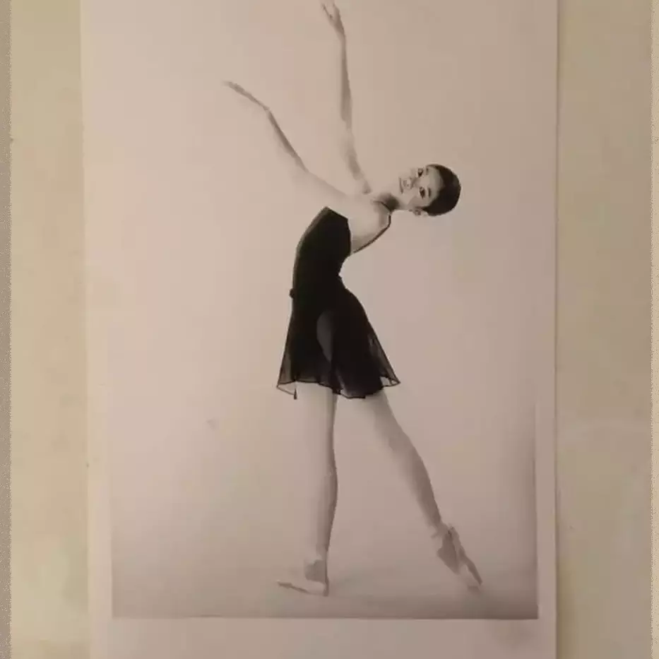 Penari balet sempat dirumorkan pacar Kevin Aprilio kini jadi musisi top, intip 11 transformasinya