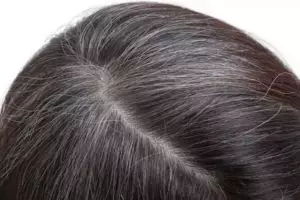 Kembali hitam tanpa jintan, ini trik mengatasi rambut beruban dengan 1 jenis buah-buahan