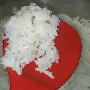 Trik atasi nasi kurang matang agar berubah pulen, simpel tanpa panci kukus atau rice cooker
