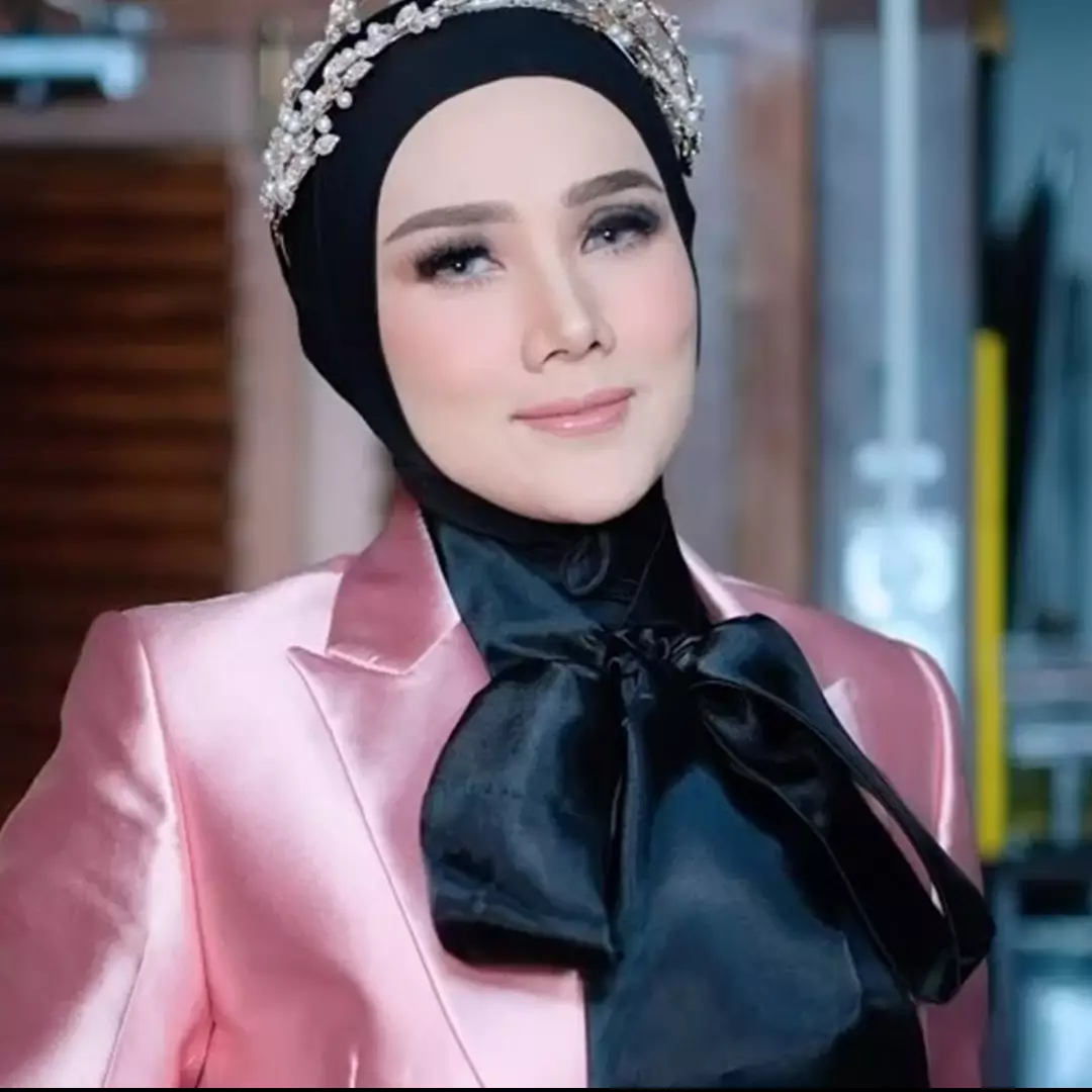 11 Potret lawas Mulan Jameela jadi model video klip, parasnya disebut mirip Dul