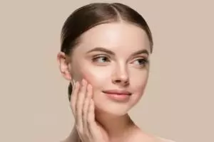 Nggak perlu pakai kunyit, cara bikin wajah cerah dan glowing ini cuma butuh 2 jenis buah-buahan