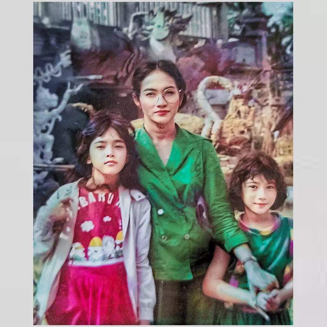 Pesona masa muda ibu musisi ini dipuji mirip Ratu Felisha, intip 11 potret terbarunya modis di usia 83