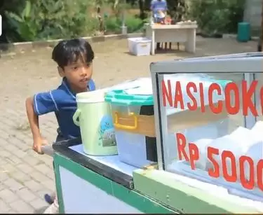 Momen kocak adegan sinetron anak kecil gagal sembunyi dari satpol PP Berbagai sumber