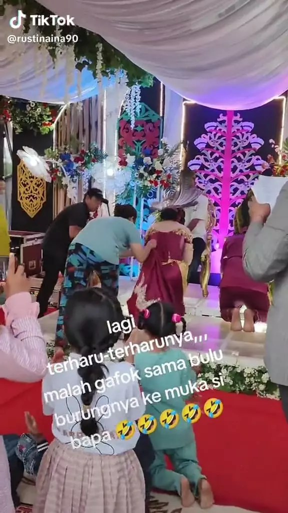 Momen sungkeman nggak jadi haru karena bulu © TikTok