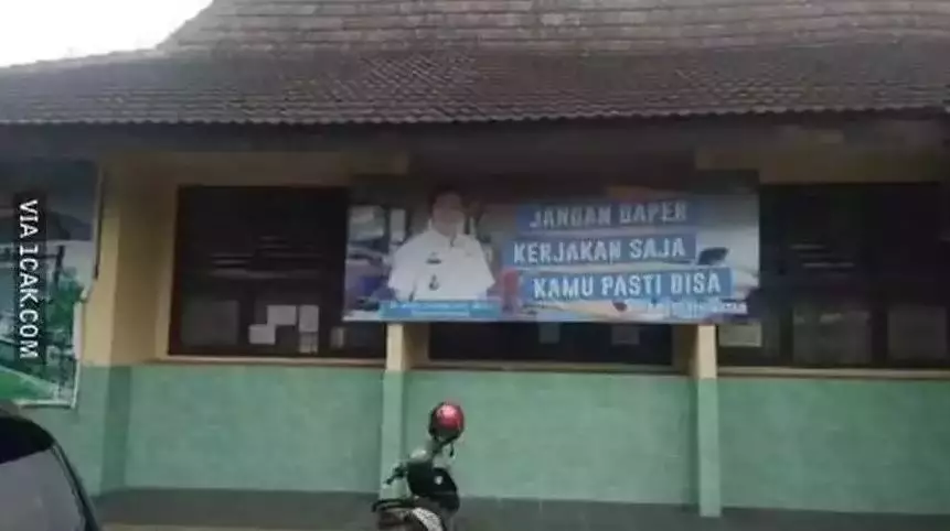 Potret kocak spanduk sekolah berisi motivasi Berbagai sumber