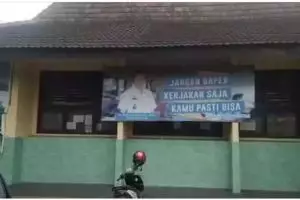 11 Potret kocak spanduk sekolah berisi motivasi ini tulisannya malah nyindir, beda dengan realita