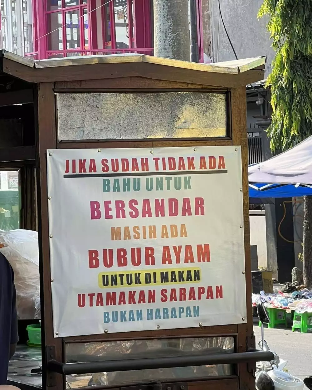 Trik marketing nyeleneh tulisan warung  Berbagai sumber Trik marketing nyeleneh tulisan warung  Berbagai sumber
