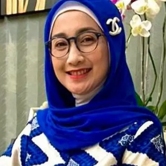 Paras Desy Ratnasari disebut lebih muda dari Krisdayanti, intip 7 potretnya saat reuni Gadis Sampul