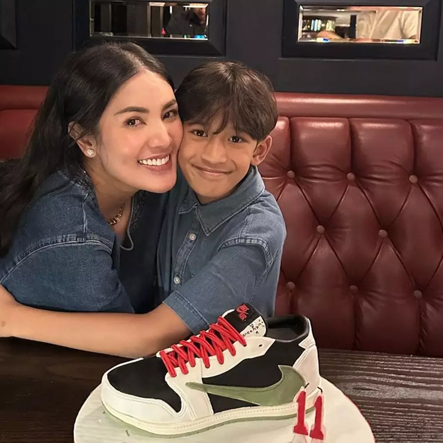 9 Momen Nindy Ayunda rayakan ultah anak, akur dengan mantan suami hingga didoakan rujuk