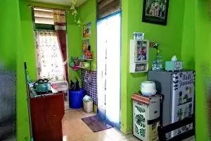 8 Potret dapur mungil direnovasi jadi lebih lapang dengan konsep semi tingkat, serasa pindah rumah