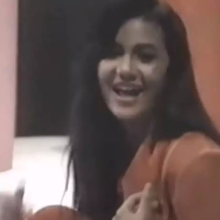 9 Potret Krisdayanti di video klip lagu daerah, paras cantiknya plek ketiplek Aurel Hermansyah