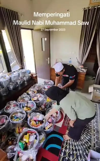 Penampakan berkat pengajian Maulid Nabi Berbagai sumber