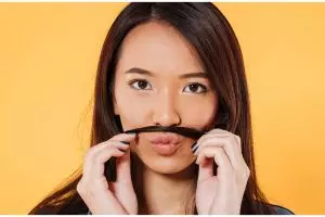 Nggak perlu krim waxing, ini trik mudah rontokkan kumis halus di wajah pakai 1 bahan dapur