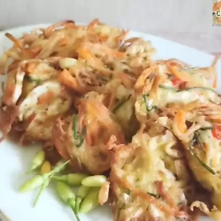 Trik goreng bakwan sayur agar tetap renyah dan gurih meski tanpa tepung, cukup tambah 2 bahan dapur