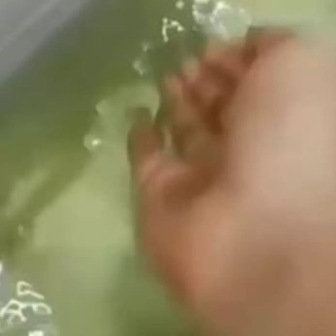 Potret kocak desain bak kamar mandi pengen minimalis tapi malah nyusahin, bikin ngelus dada