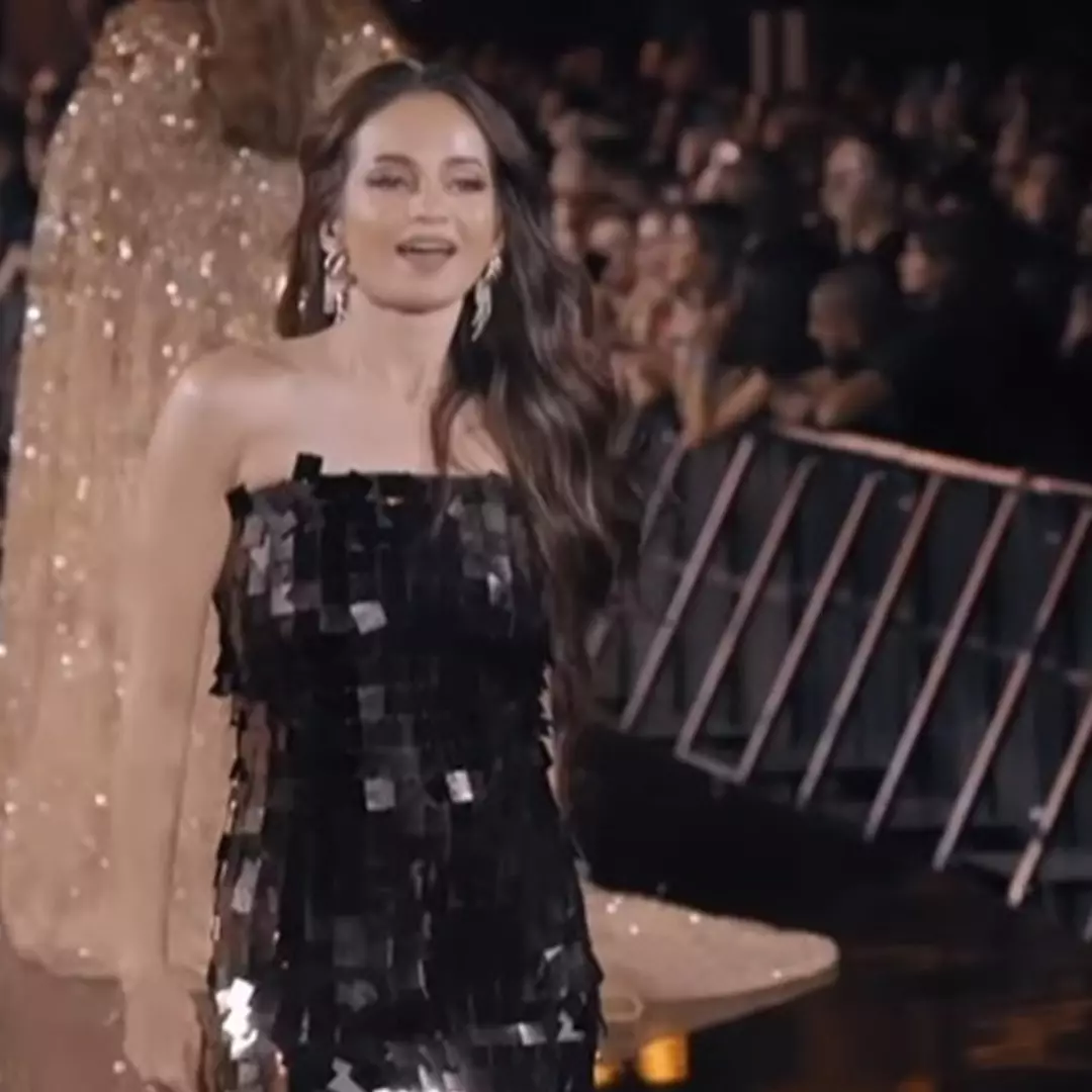 Catwalk bareng Aishwarya Rai dipuji, ini 11 potret lawas Enzy Storia pernah dicibir bule kampung