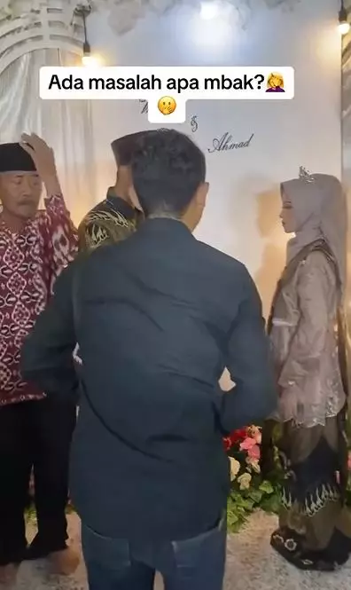 Momen wanita perlihatkan wajah cemberut saat dilamar Instagram