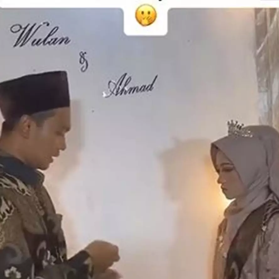 Momen wanita perlihatkan wajah cemberut saat dilamar ini banjir sorotan, penyebabnya tuai perdebatan