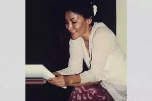 Bintang lenong era 80-an ini mertua aktor top, intip 11 transformasinya