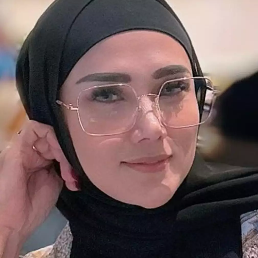 Usia 44 tahun wajah bebas kerutan dan garis halus, ini 5 trik Mulan Jameela jaga kecantikan kulit