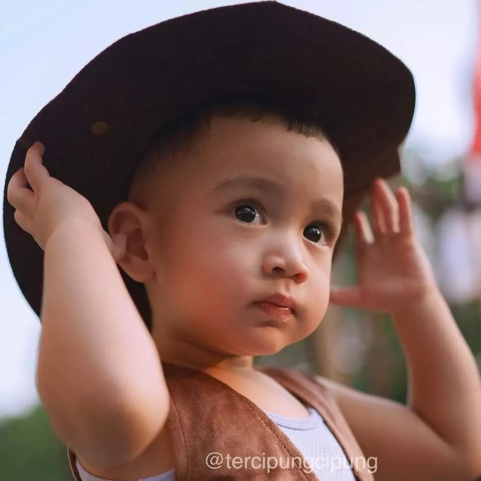 9 Momen Rayyanza anak Raffi Ahmad dirawat di rumah sakit, tetap ceria meski tangan diinfus