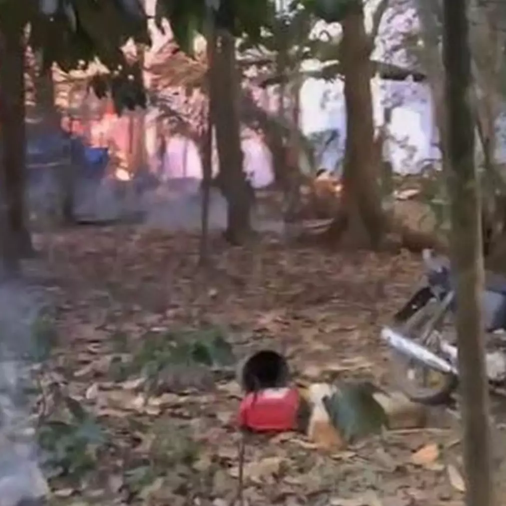 Efek panik jadi belibet, momen pria kabarkan info kebakaran ini ngomongnya typo, bikin tepuk jidat