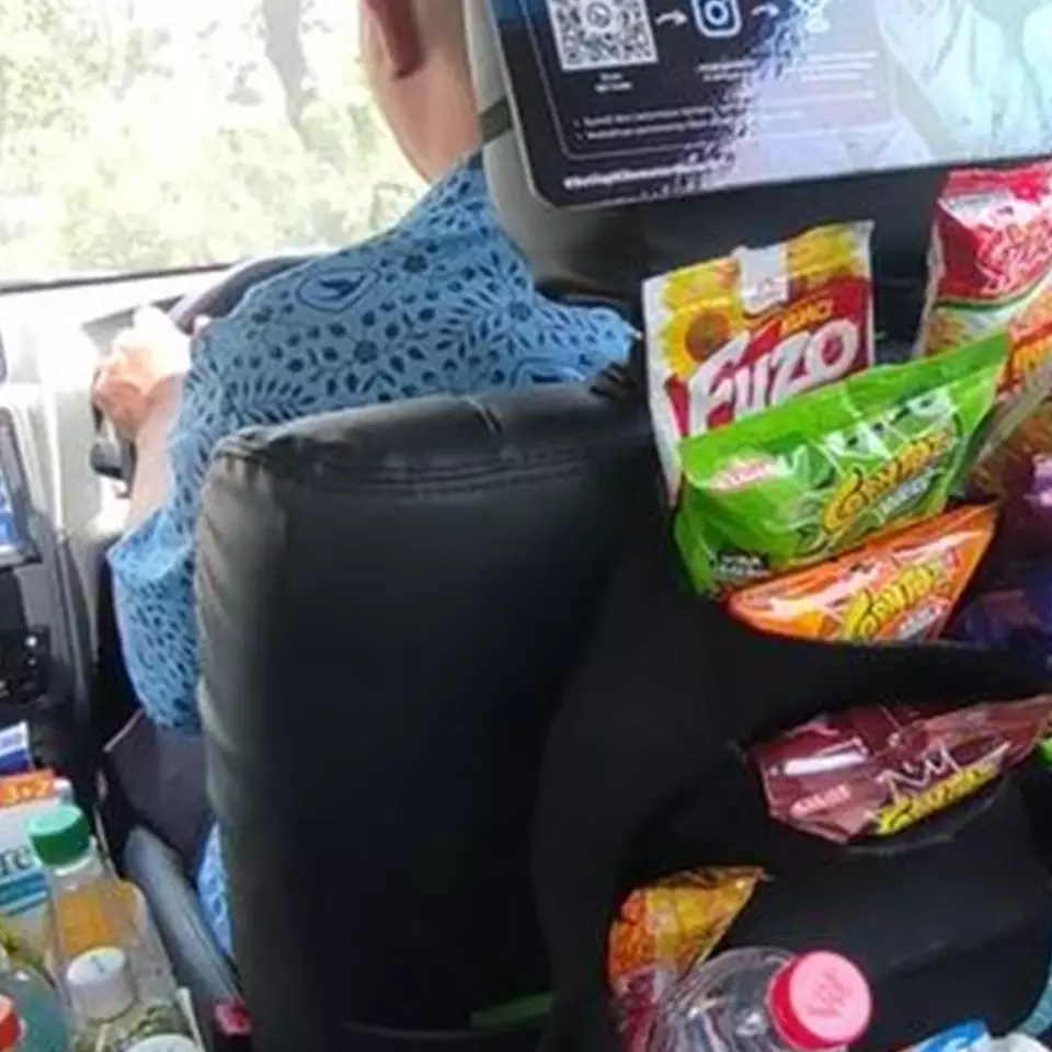Momen driver taksi online sediakan snack dan obat gratis untuk penumpang ini punya alasan inspiratif