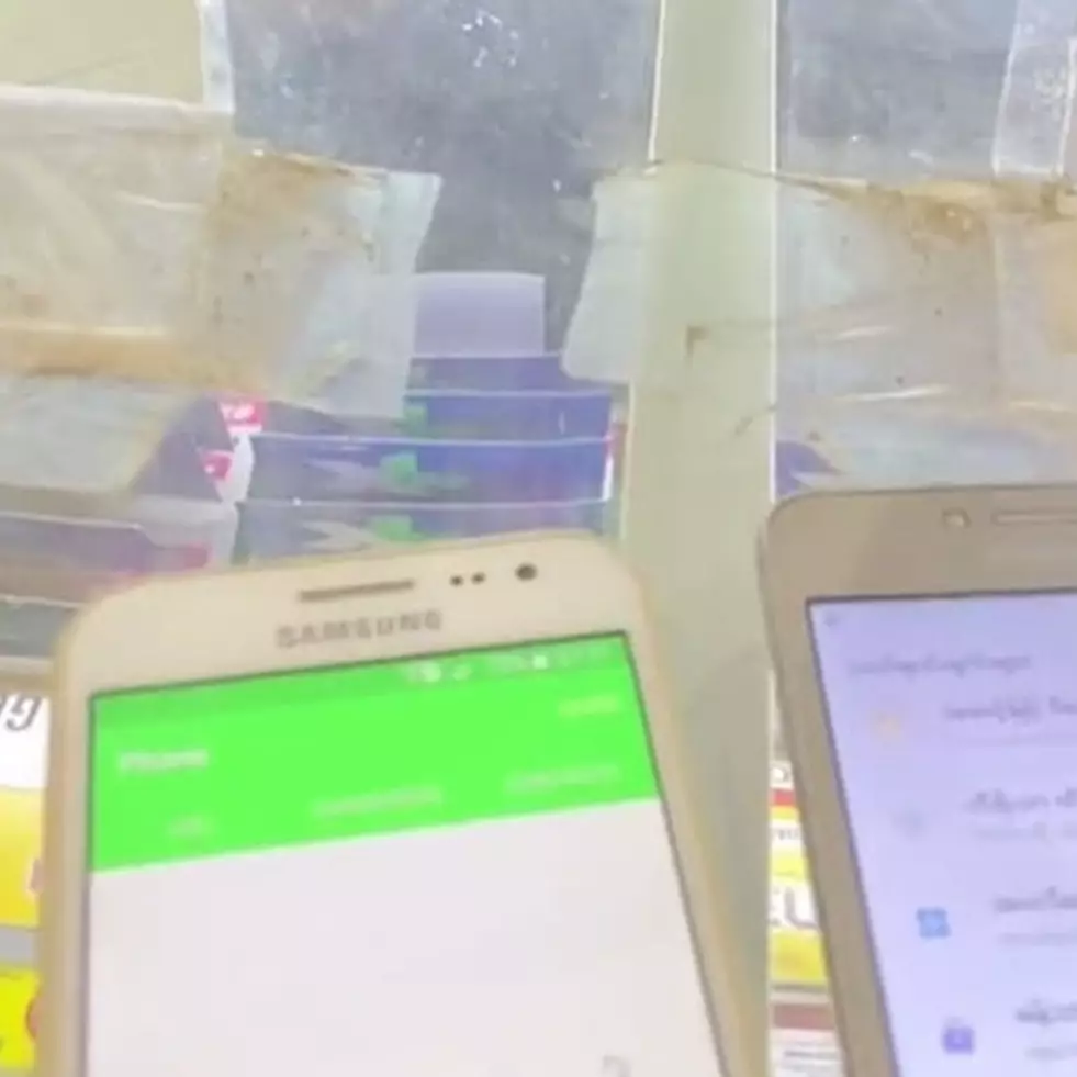 Momen penjaga konter diminta benerin HP ini kocak pol, masalahnya sepele tapi merepotkan