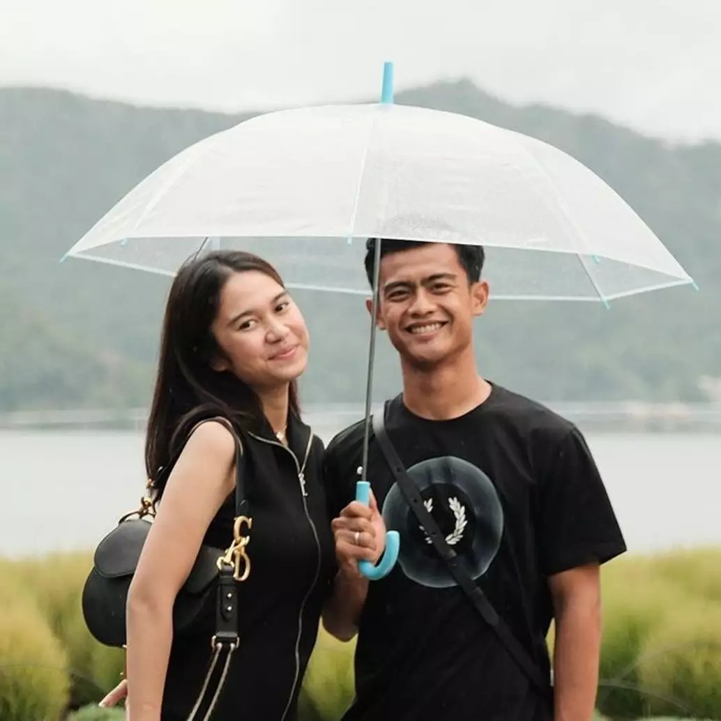 9 Momen bucin Pratama Arhan berikan kejutan ultah spesial untuk Azizah Salsha, bikin warganet baper