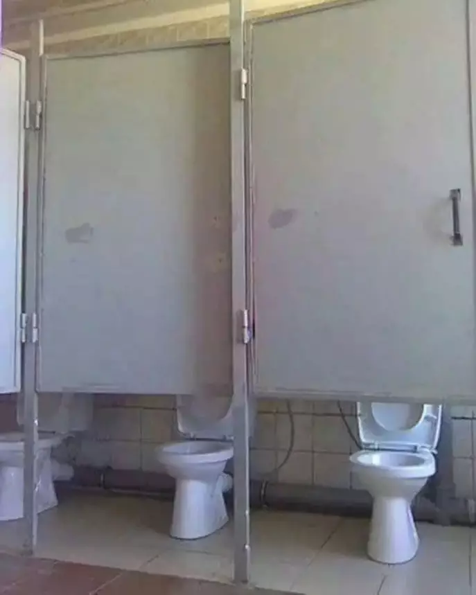 13 Potret toilet berdesain nyeleneh Berbagai sumber