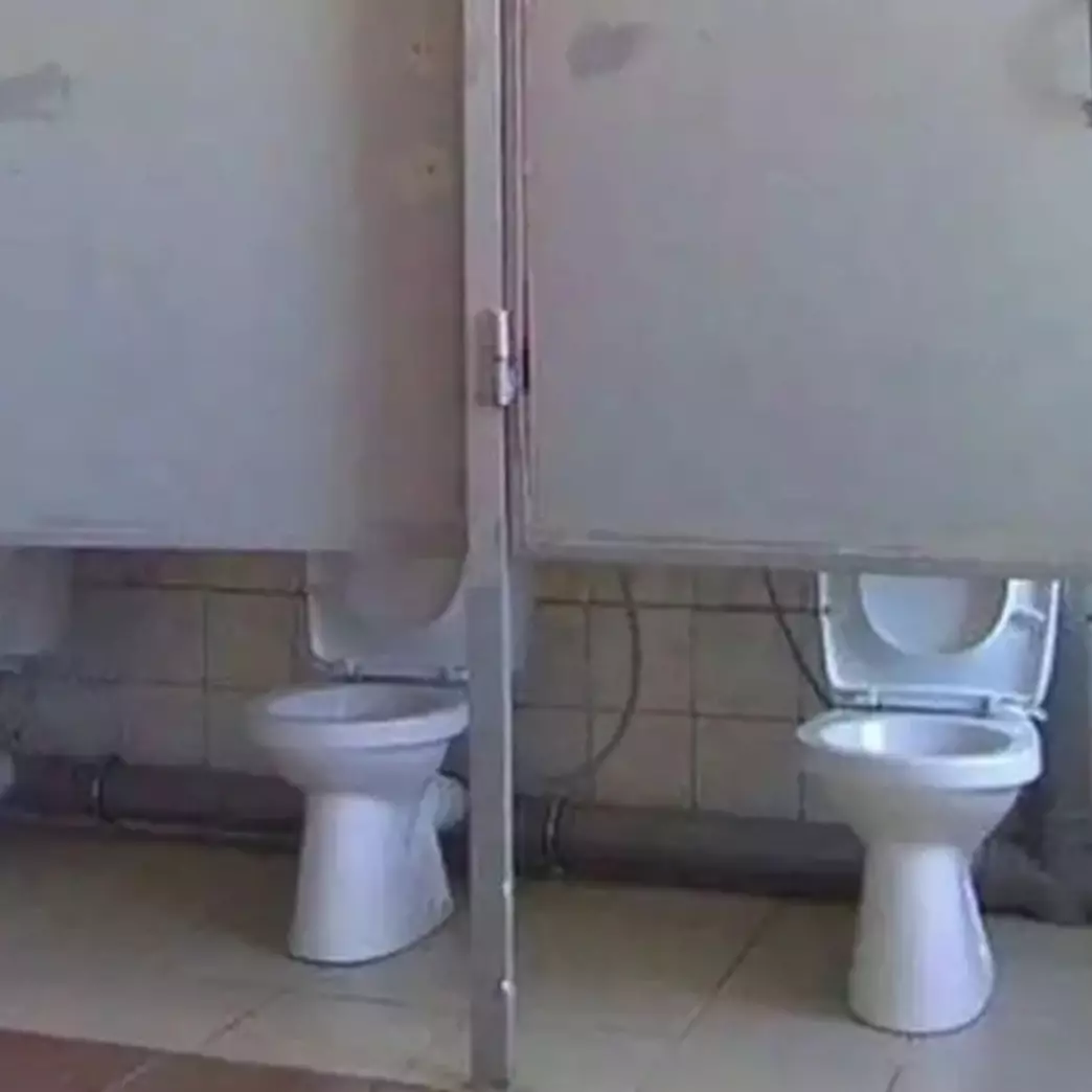 13 Potret toilet berdesain nyeleneh ini bikin yang kebelet malah pengin ngamuk