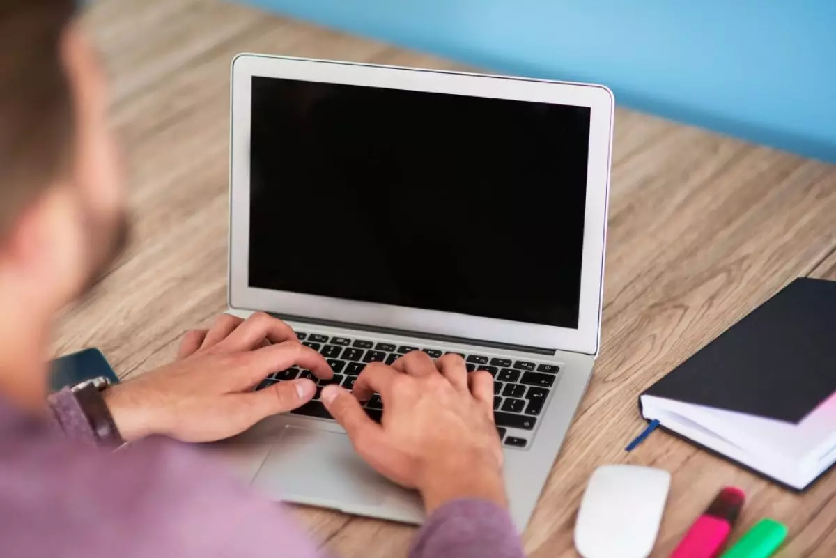 Cara menganalisis kesehatan baterai laptop dengan alat tersembunyi di Windows