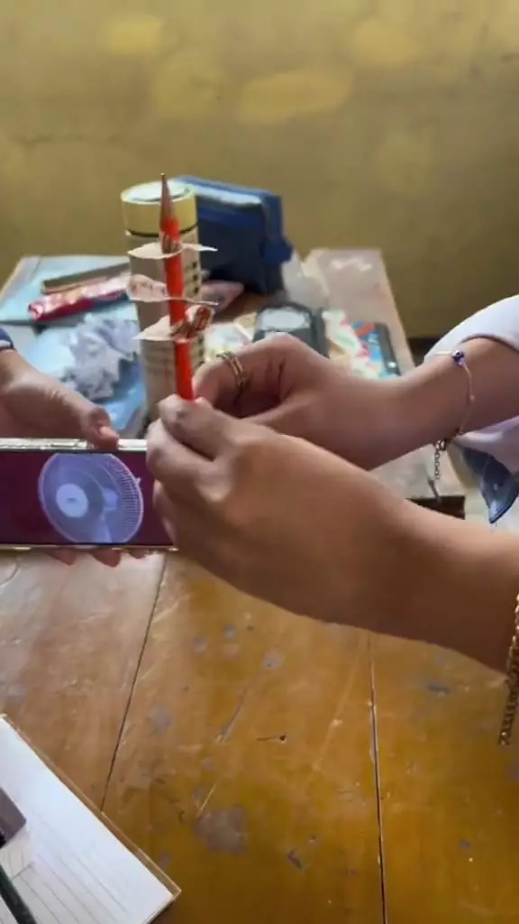 Pelajar SMA main masak-masakan di kelas © TikTok Pelajar SMA main masak-masakan di kelas © TikTok