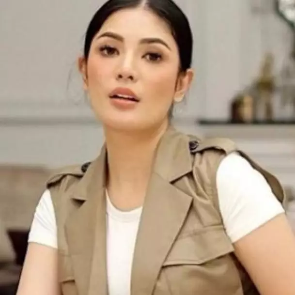 14 Tahun bersahabat sempat musuhan, ini 11 potret Nindy Ayunda dan Olla Ramlan dulu hingga kini