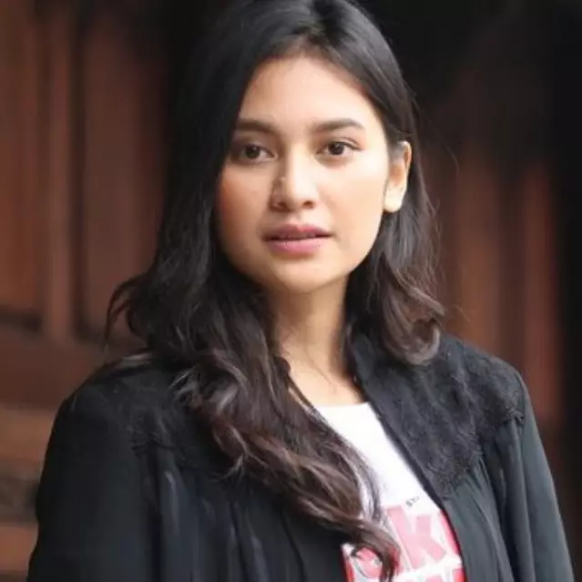 Tak dianggap anak oleh ibu kandung, ini 11 momen keakraban Indah Permatasari bareng mertua