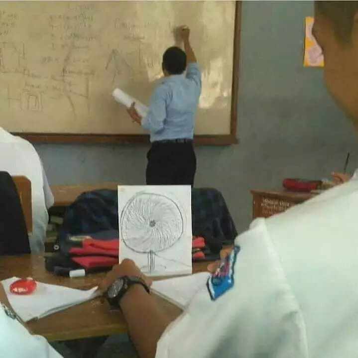 pakai barang sia-sia © berbagai sumber