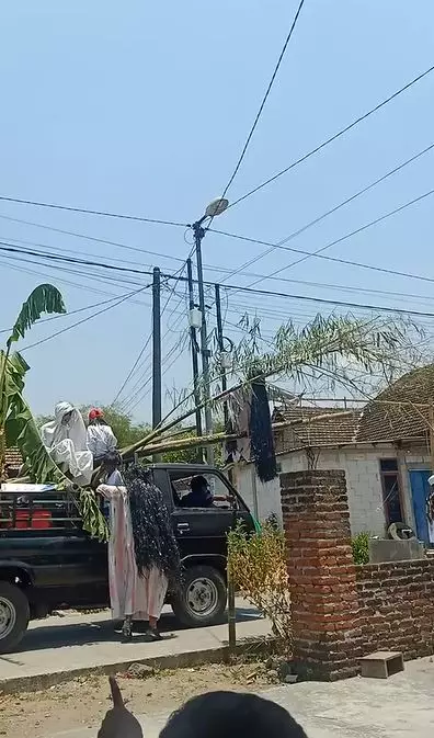 Momen kocak warga kampung cosplay kuntilanak TikTok