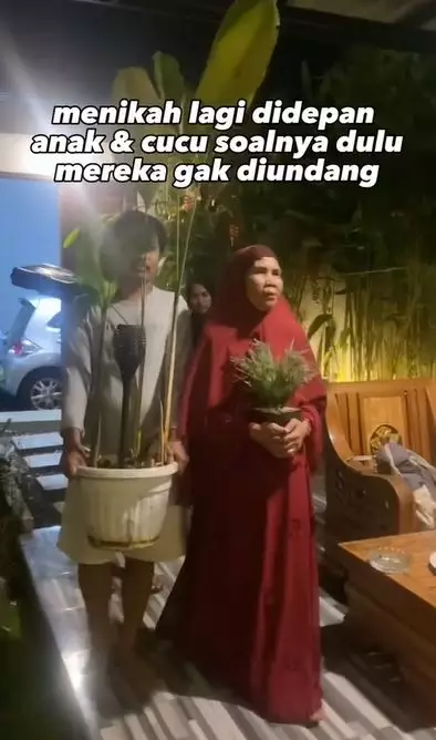 Momen kocak nenek reka ulang adegan dirinya menikah TikTok Momen kocak nenek reka ulang adegan dirinya menikah TikTok