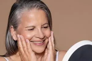 Tak perlu krim antiaging, ini cara cegah garis halus muncul lebih cepat pakai 1 jenis buah