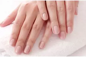 Tanpa madu dan minyak zaitun, ini cara mengatasi kuku mudah patah akibat nail art pakai 1 bahan dapur