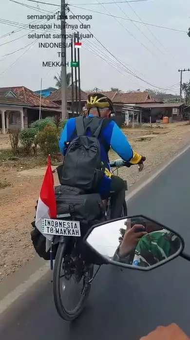 potret kakek 63 tahun pergi ke Makkah dengan sepeda TikTok