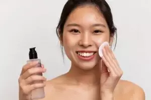 Tak perlu beli toner vitamin C, ini trik memutihkan bekas jerawat menghitam pakai ekstrak 1 jenis buah