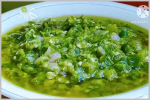 Tanpa diulek, ini trik bikin sambal hijau ala rumah makan padang yang warnanya cerah dan tak pahit