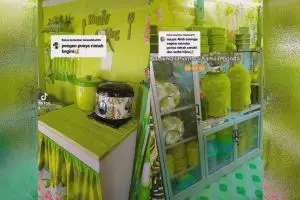 Bikin suasana segar, desain dapur kayu serba hijau dengan meja lesehan ini unik, intip 10 potretnya