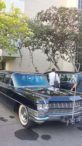mobil lawas Soekarno yang dipakai Ganjar-Mahfud daftar ke KPU merdeka.com